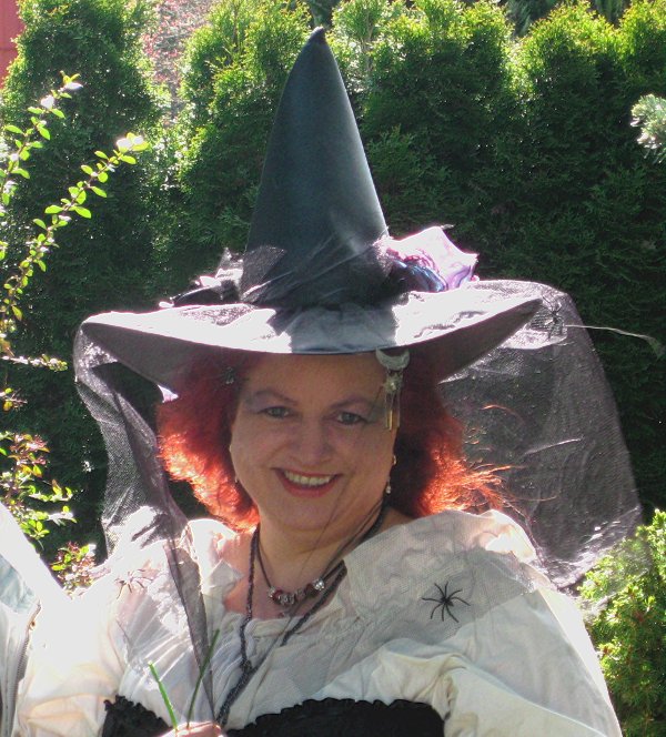 Chiria mit Hexenhut zu Walpurgis im Harz