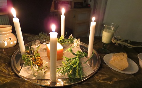 So sieht ein Tisch zu Imbolc im realen Leben aus.