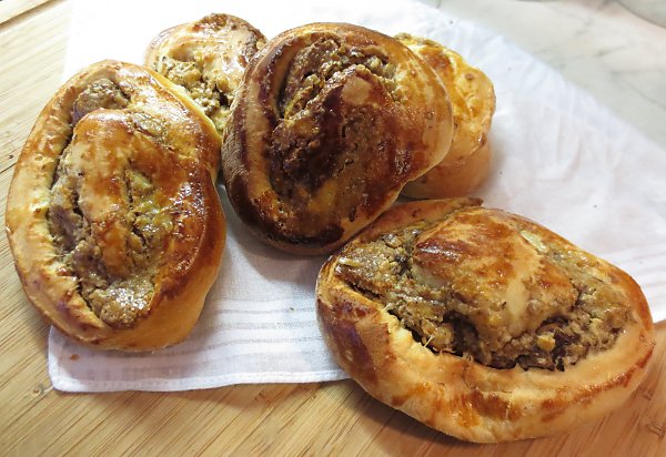  Nuss-Schnecken  - s&uuml;&szlig;es Hefeteig-Geb&auml;ck