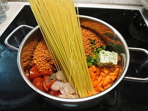 One Pot Pasta mit Linsen